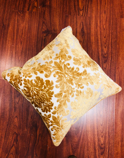 Swirl pillow